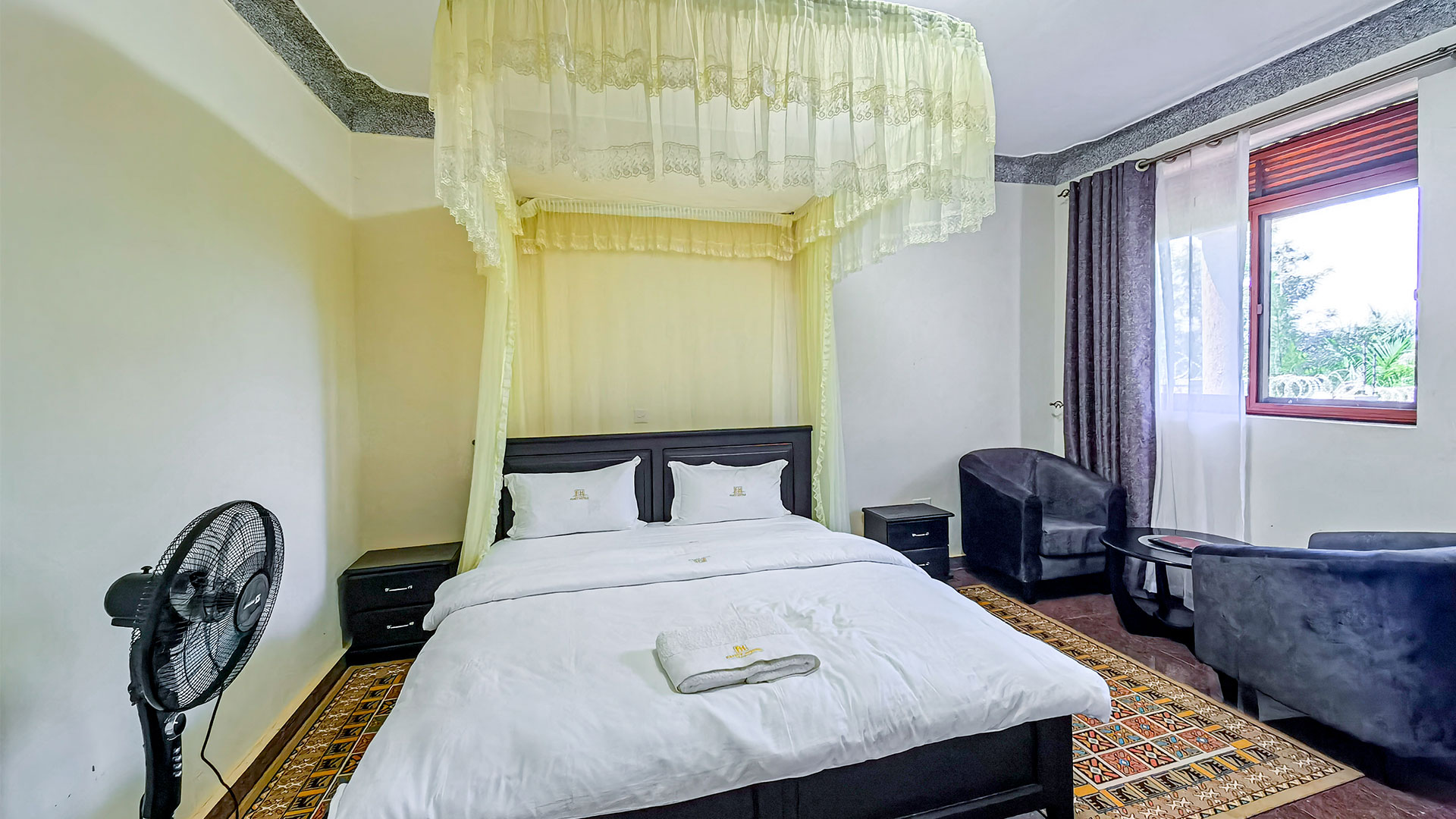 Hotels in Jinja: Lake Victoria Shores at Fancy Resort Beach Hotel